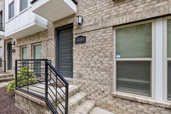 Photo - 12106 Brooklyn Ave