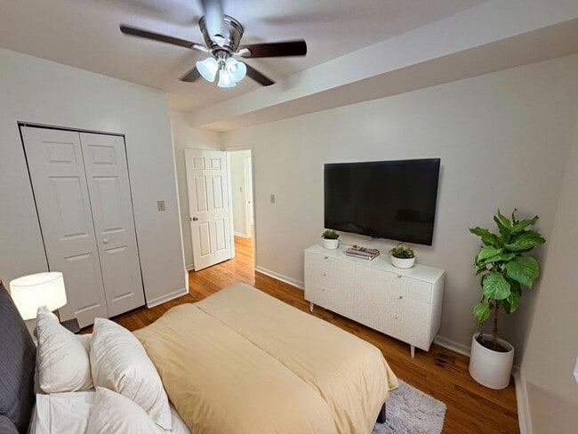 Photo - 1322 W 57th St Unit 2