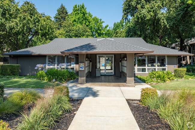 Clubhouse - Shasta Terrace