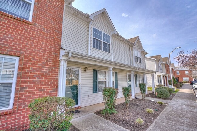 Photo - 415 Arapaho Dr