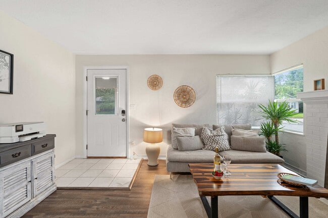 Photo - 102 W King St Unit ID1029870P