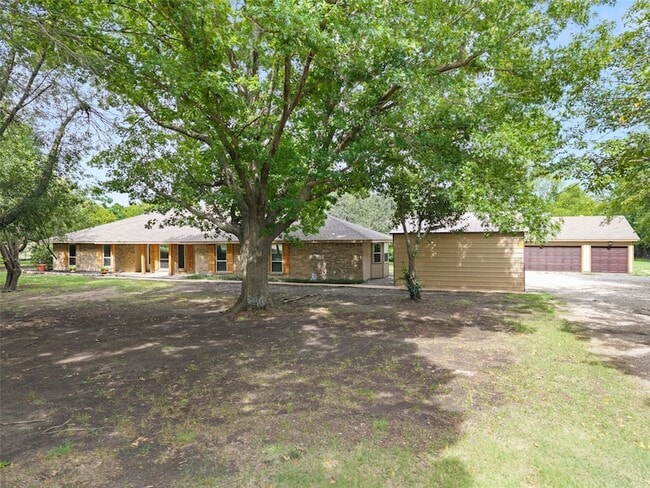 Building Photo - 390 Holly Ln