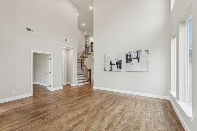 Photo - 1713 Highland Dr W