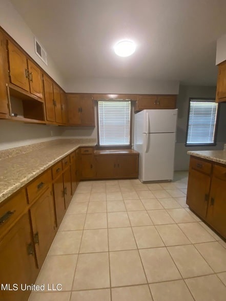 Photo - 144 Vaughn Ln