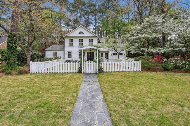 Building Photo - 2415 Oldfield Rd NW