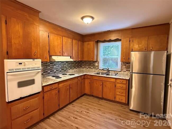 Photo - 807 E 4th Ave
