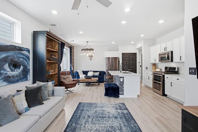 Building Photo - 8525 Leroi Dr