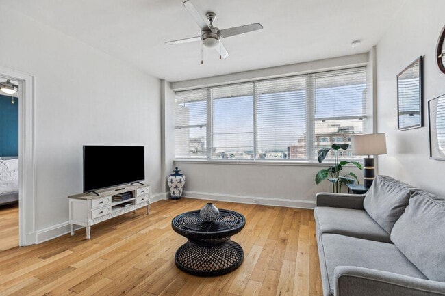 Building Photo - 925 Common St Unit ID1266879P