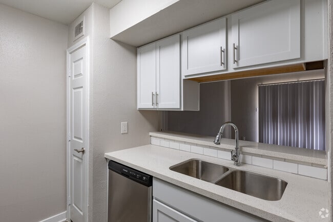 Kitchen angle 2 - Cali Crossing