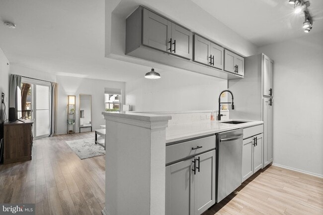 Building Photo - 3311 Wyndham Cir Unit 1192