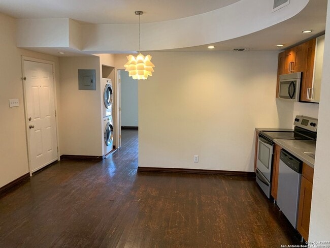 Photo - 810 E Ashby Pl