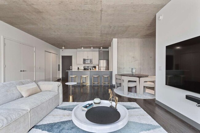 Photo - 215 W Lake St Unit ID1029616P