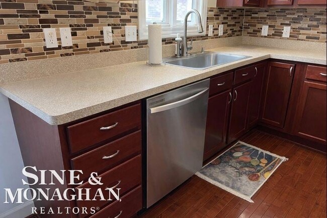 Photo - 904 Trombley Rd