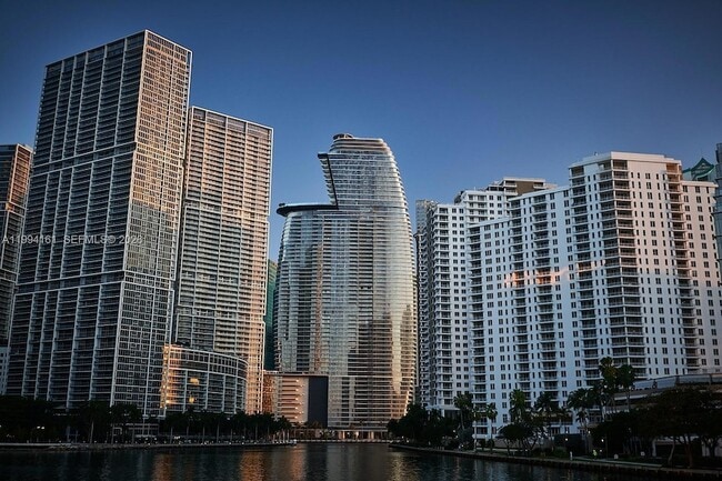 Building Photo - 300 Biscayne Blvd Way Unit 2706