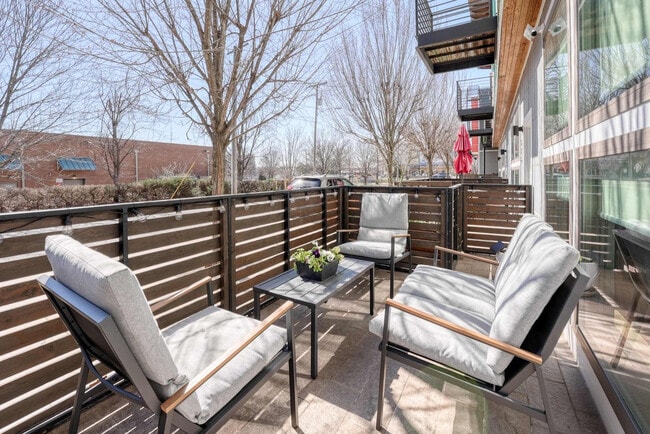 Photo - 330 W 5th St Unit ID1241344P