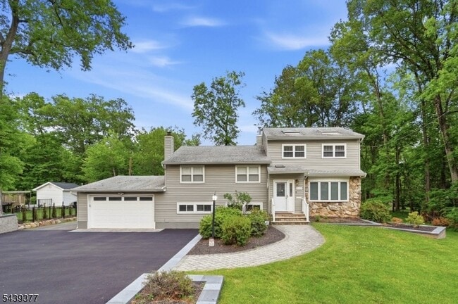 Photo - 47 Crossbrook Rd