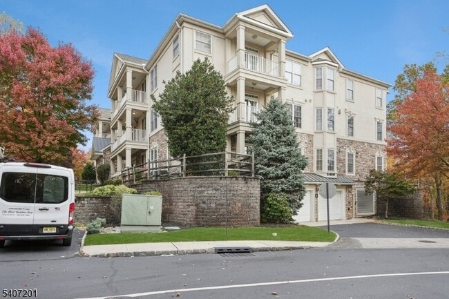 Photo - 806 Holly Ln