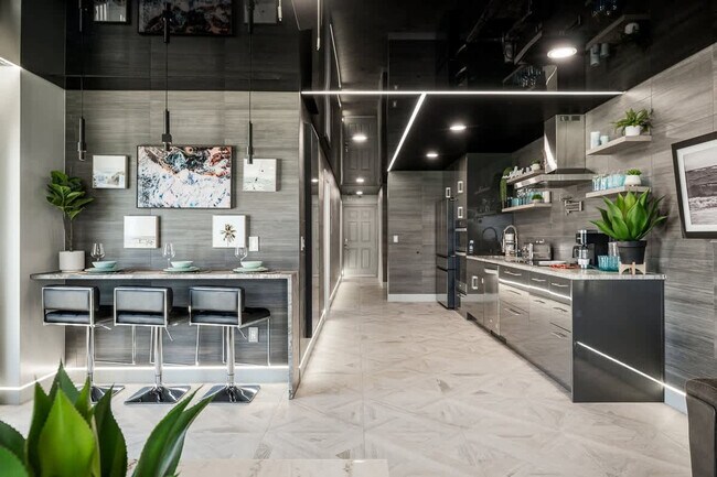 Photo - 8743 Thomas Dr Unit SI FL10-ID1355023P