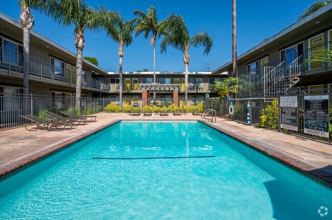 Pool - California Palms Apartments