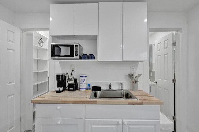 Photo - 906 N Riverside Dr Unit SI ID1504053P