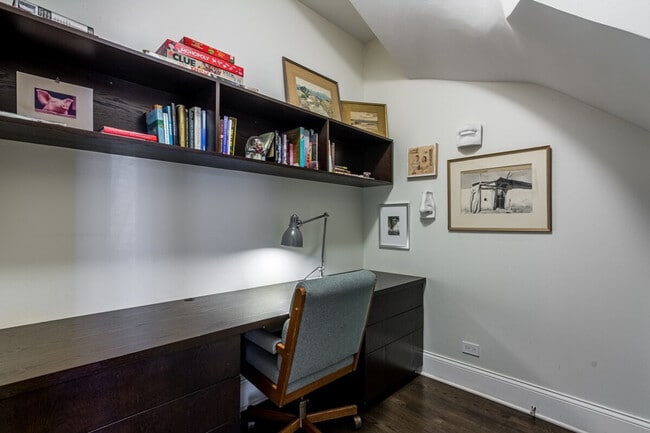 Photo - 2947 W Logan Blvd Unit ID1255600P