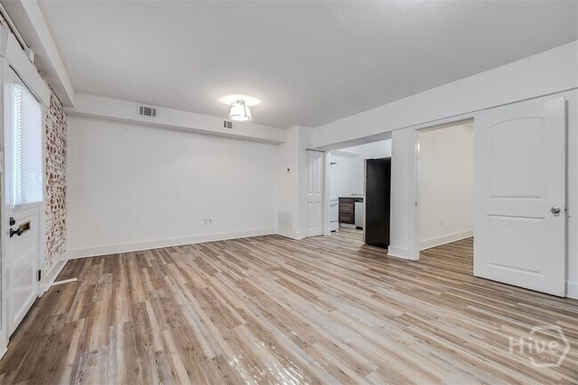 Photo - 512 E Liberty