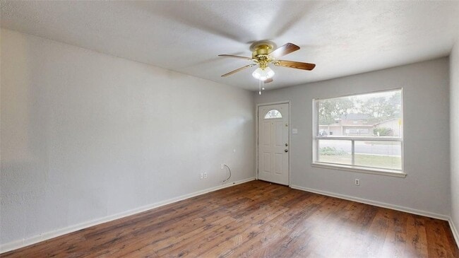 Photo - 412 University Oaks Blvd