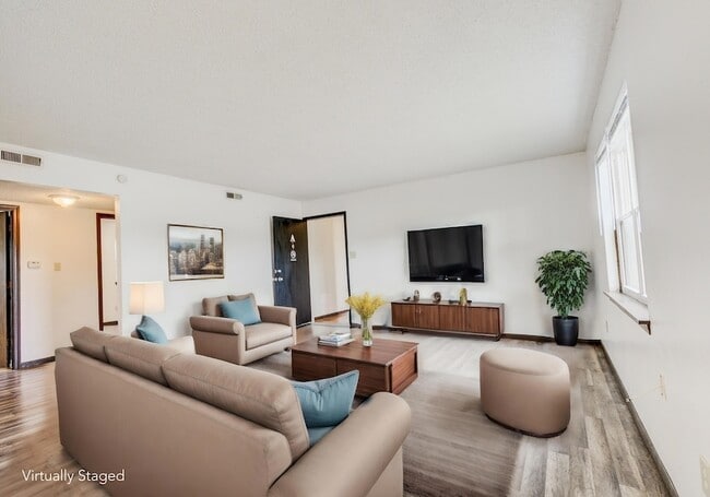 Photo - 406 W Southampton Dr Unit A
