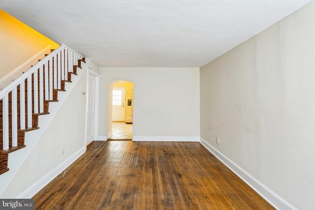Photo - 4543 Baker St