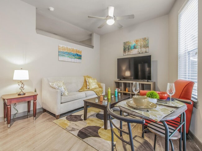 Building Photo - 1915 Canterbury St Unit ID1359154P