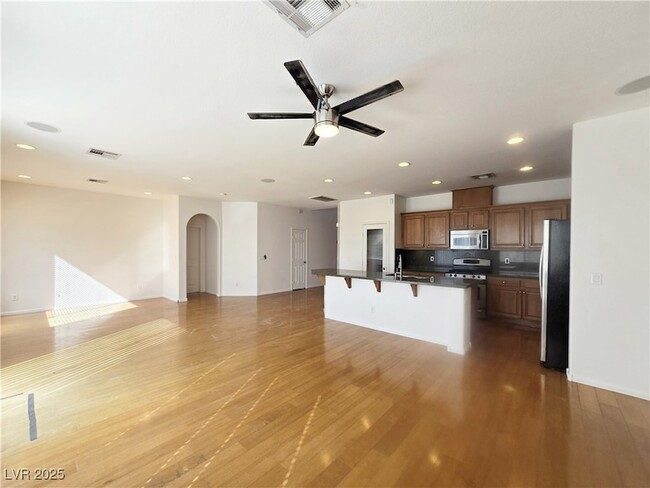 Photo - 7423 Coyote Cave Ave