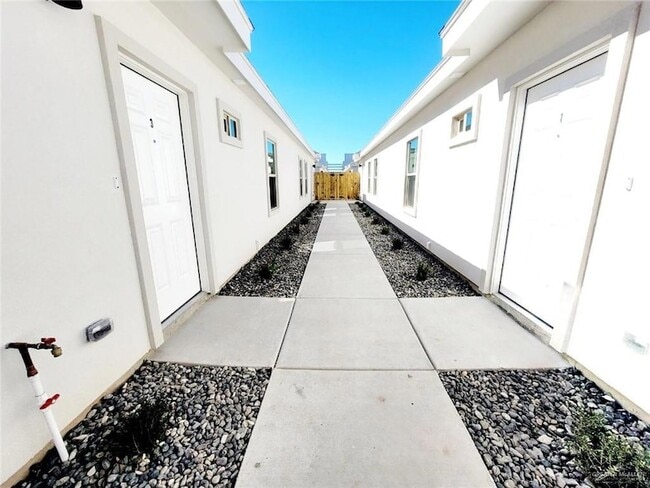 Photo - 811 E Starr Rd Unit A