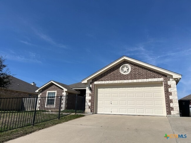 Building Photo - 9911 Diana Dr