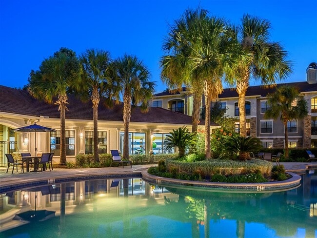 Photo - Marquis Lakeline Station