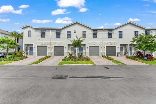 Building Photo - 864 NW 3rd Terrace