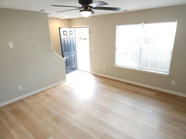 Photo - 705 Crestland Ave Unit B5