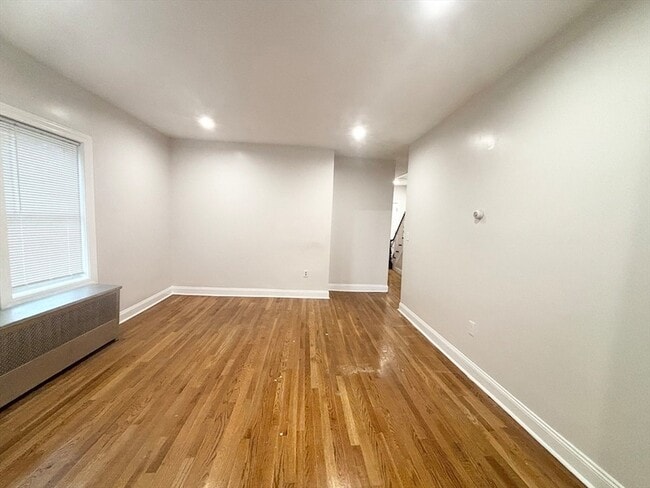 Photo - 35 Madison St