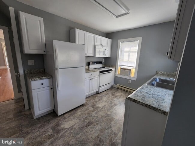 Photo - 105 N George St.