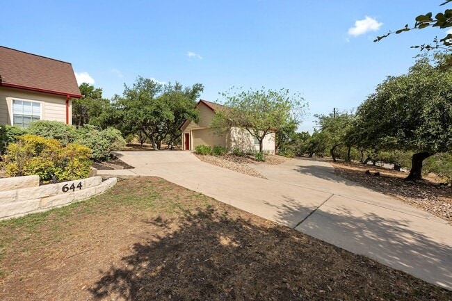 Photo - 644 Newport Dr