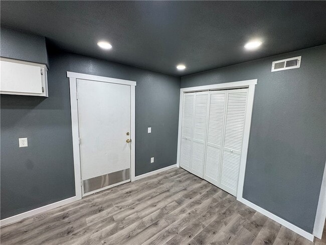 Photo - 70 N Hunter St