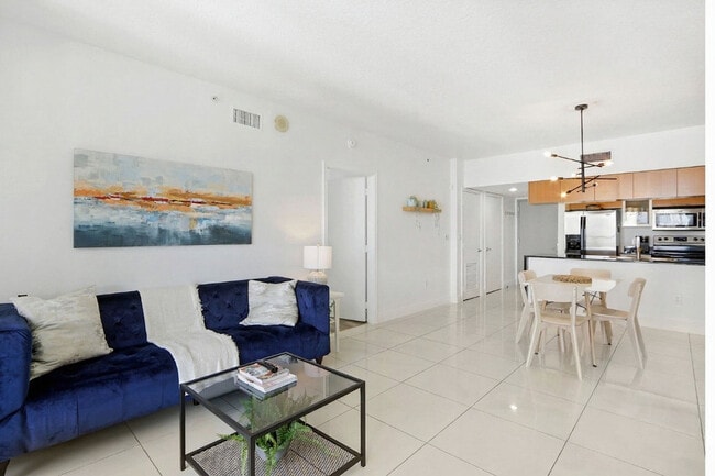 Building Photo - 1750 N Bayshore Dr Unit SI ID1424251P