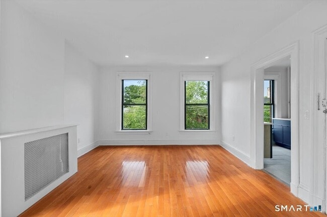 Building Photo - 48 Trumbull St