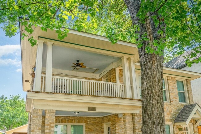 Photo - 4124 Herschel Ave