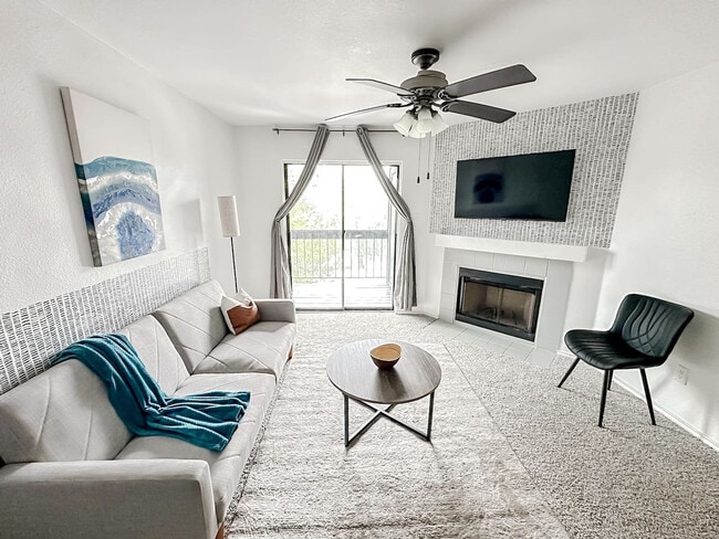 Building Photo - 1071 Clayton Ln Unit SI FL3-ID1534928P