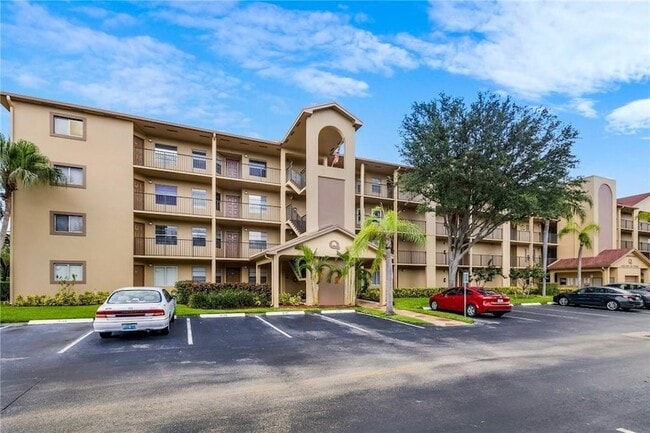 Building Photo - 1400 SW 124th Terrace Unit 105Q