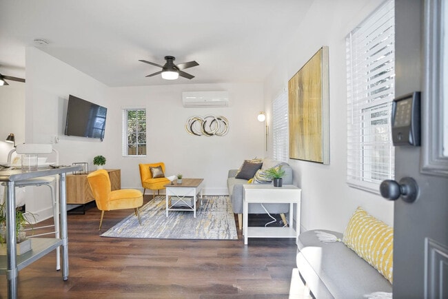 Building Photo - 975 Shadowridge Dr SE Unit SI ID1475257P