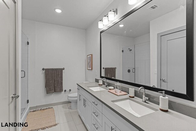 Building Photo - 3706 Goodwin Ave Unit 248