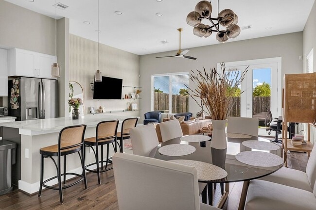 Photo - 806 Thornton Rd