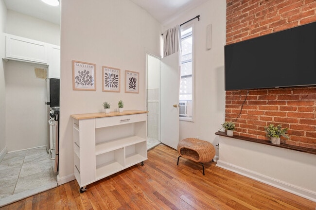 Building Photo - 1762 2nd Ave Unit ID1323920P