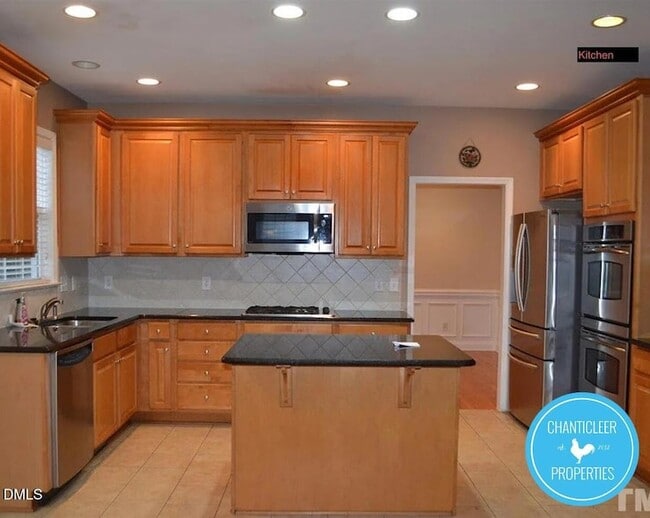 Building Photo - 200 Elmhaven Way